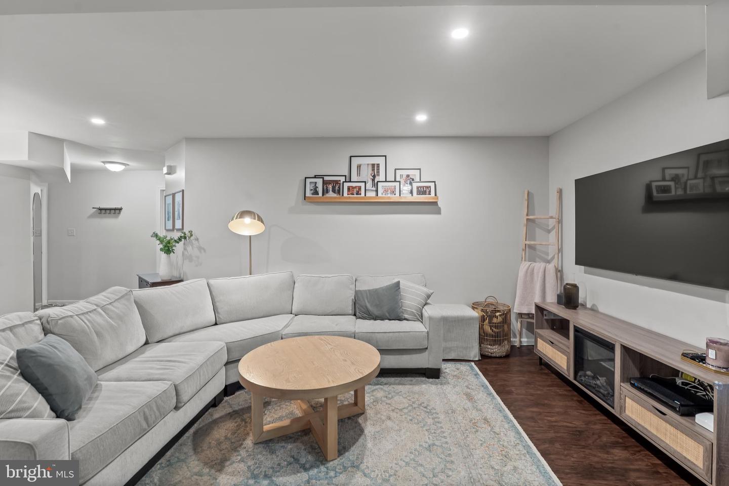 44 Woodlake Dr
