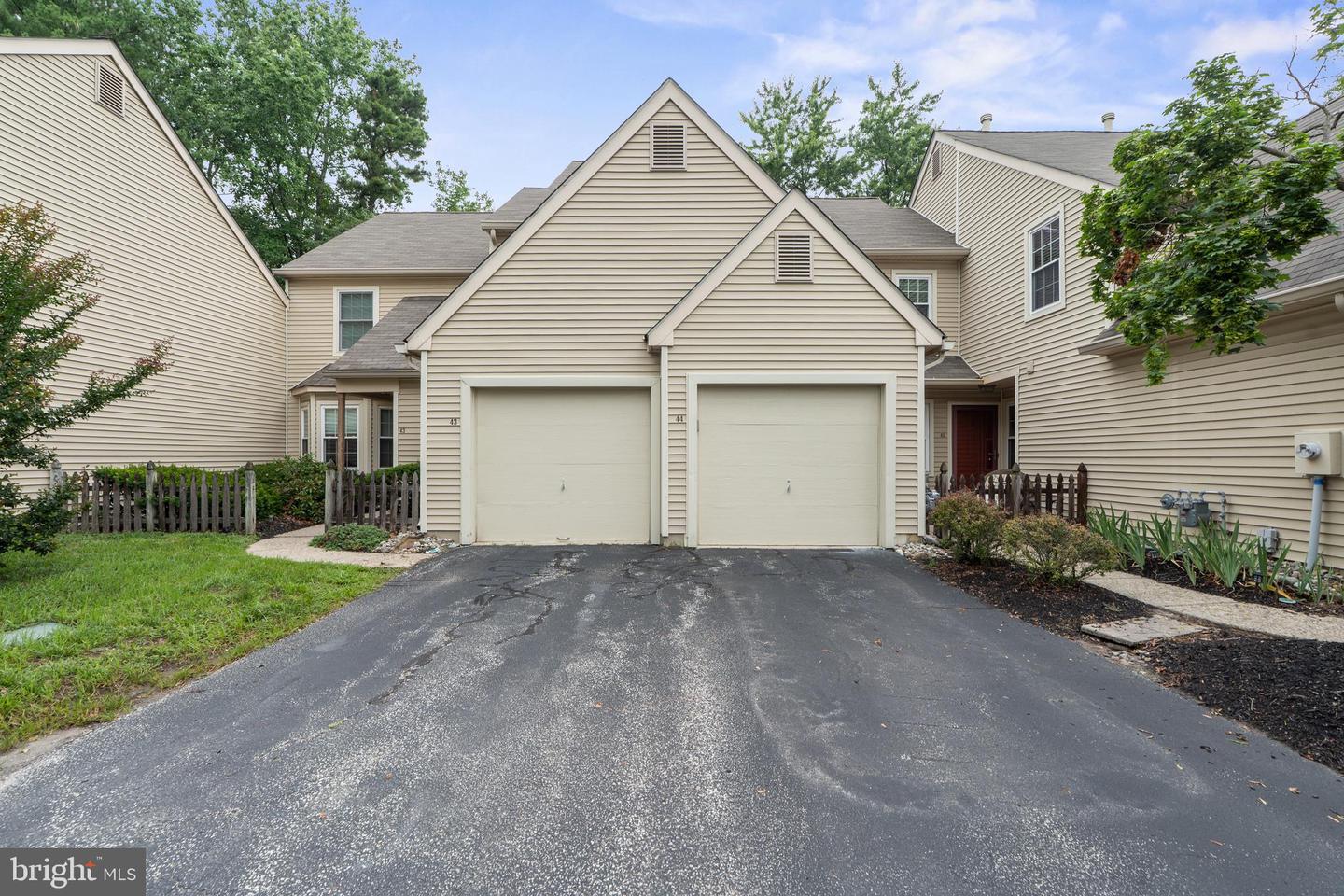 44 Woodlake Dr