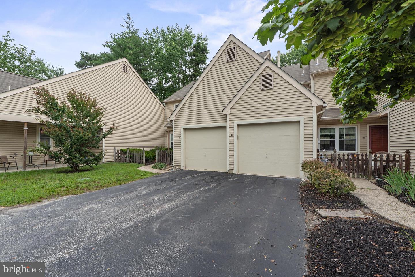 44 Woodlake Dr