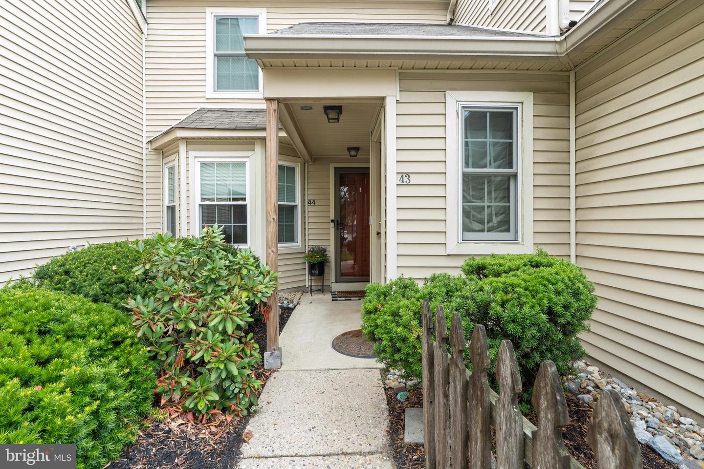 44 Woodlake Dr