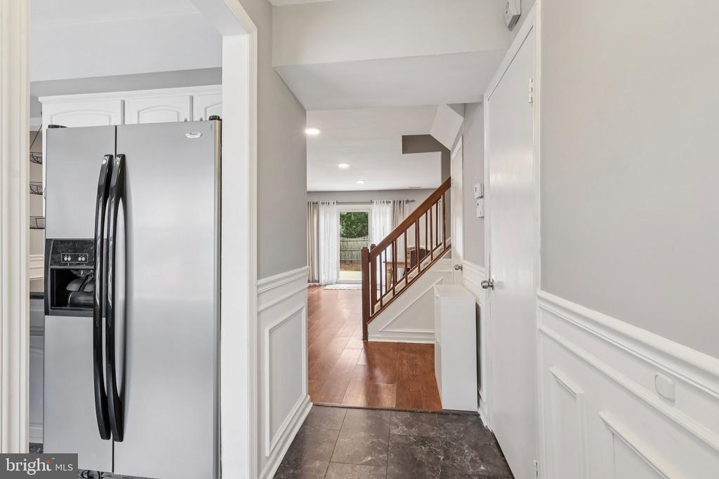 2102 ELBERTA LANE