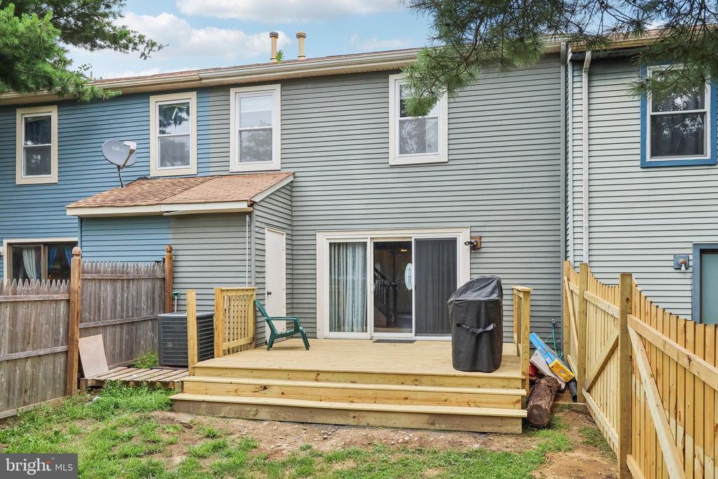 2102 ELBERTA LANE