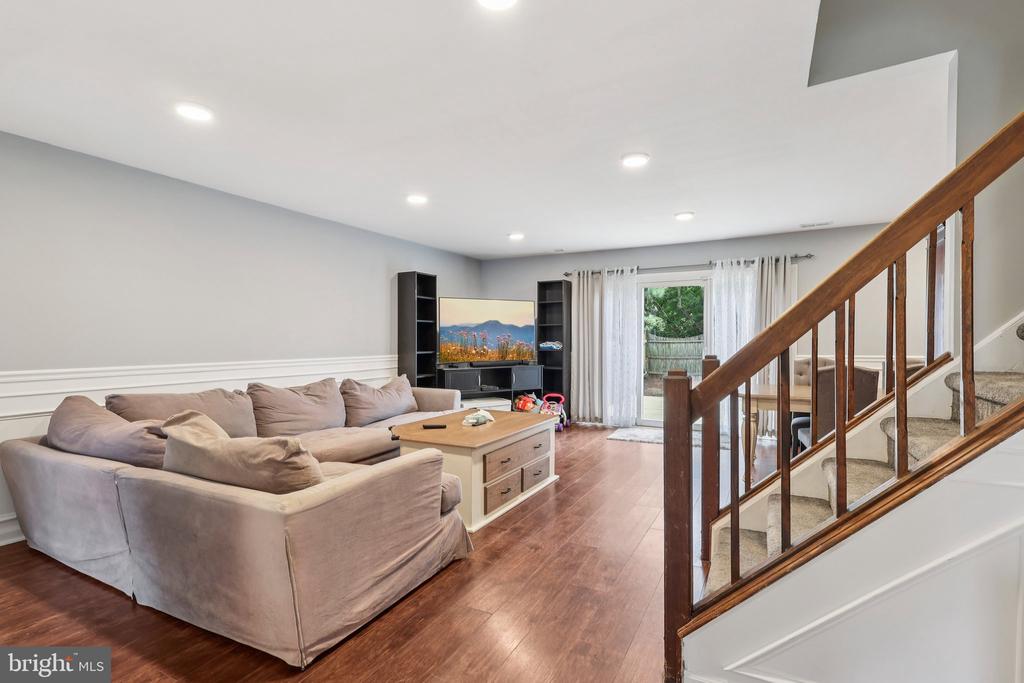 2102 ELBERTA LANE