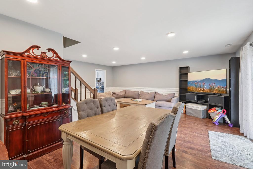 2102 ELBERTA LANE