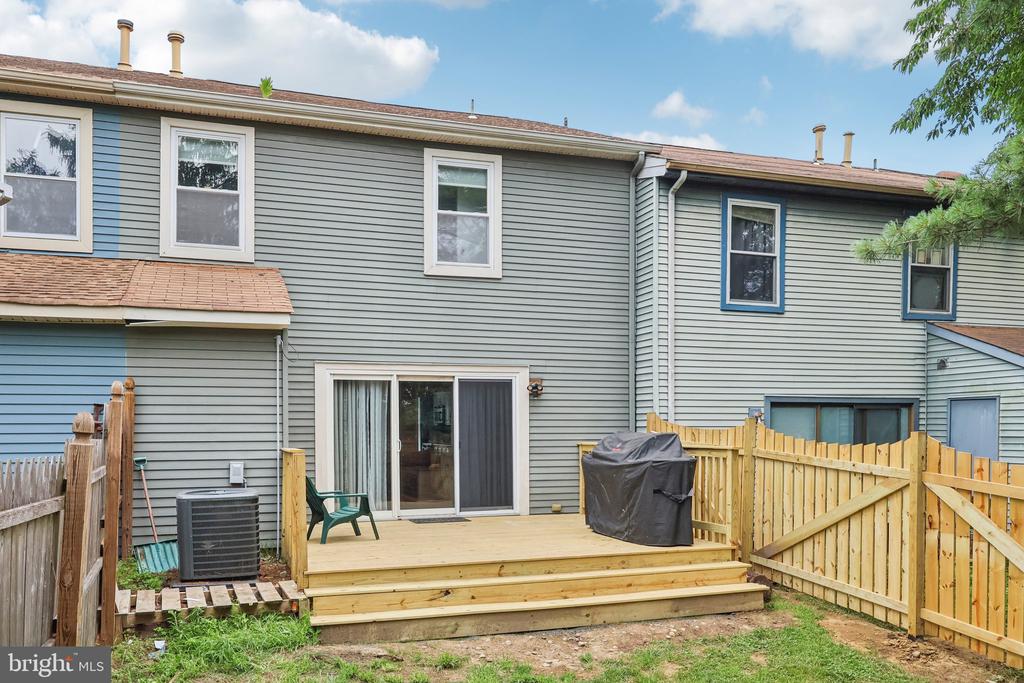 2102 ELBERTA LANE