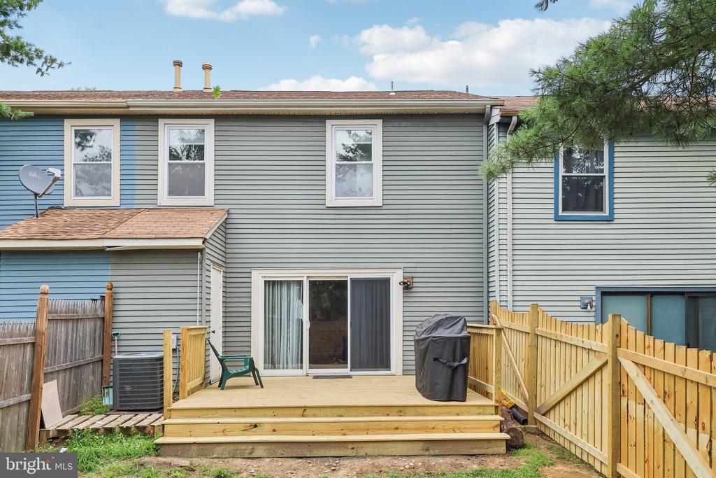 2102 ELBERTA LANE