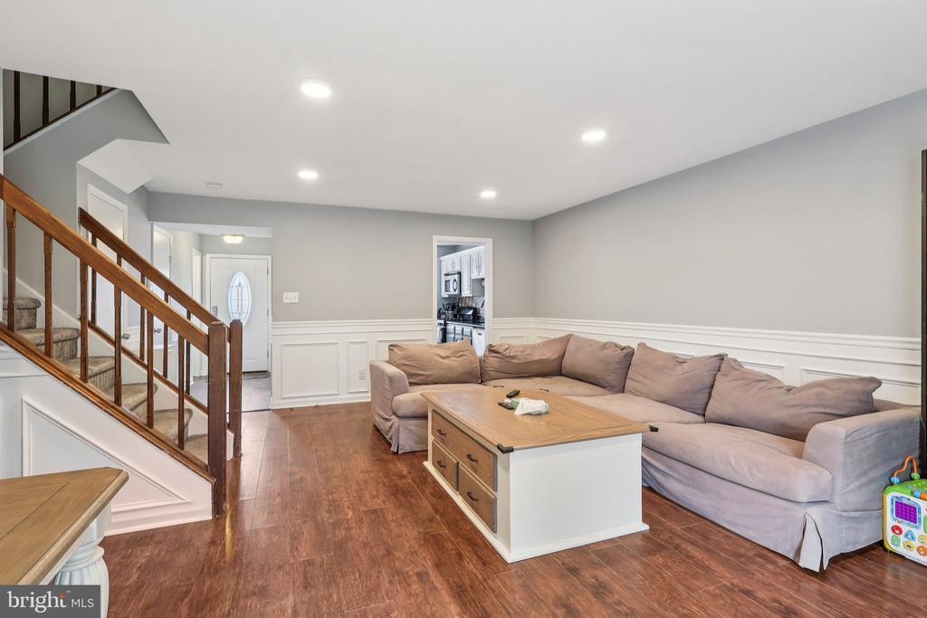 2102 ELBERTA LANE