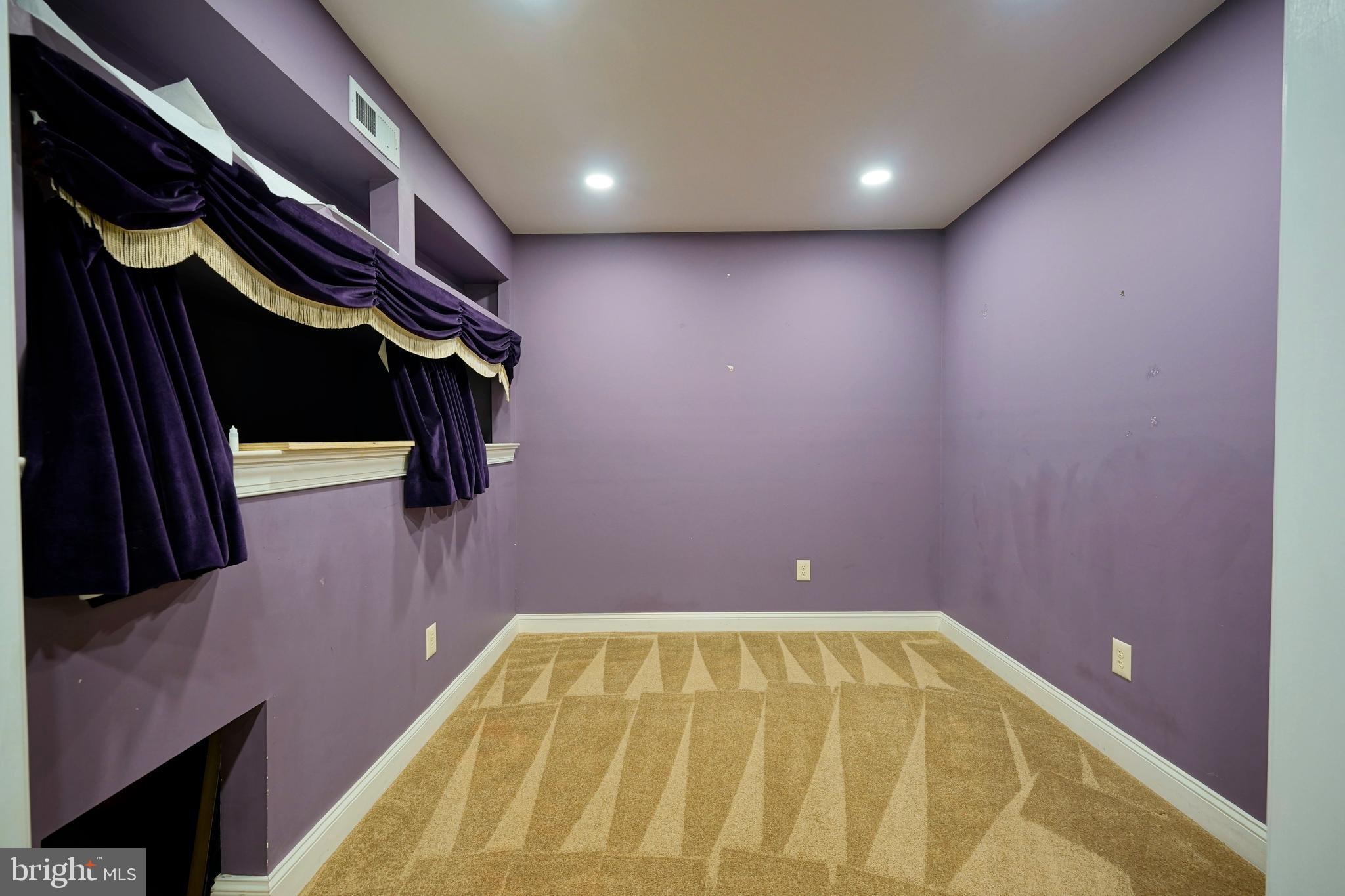16 PALOMINO DRIVE