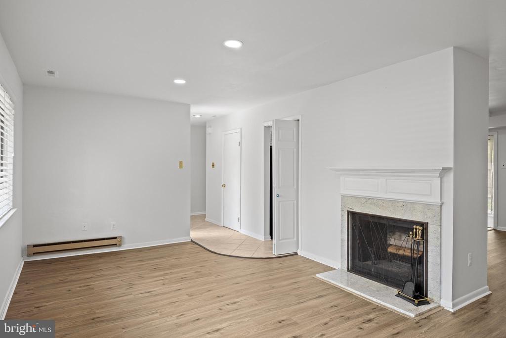 25 E Bluebell Ln