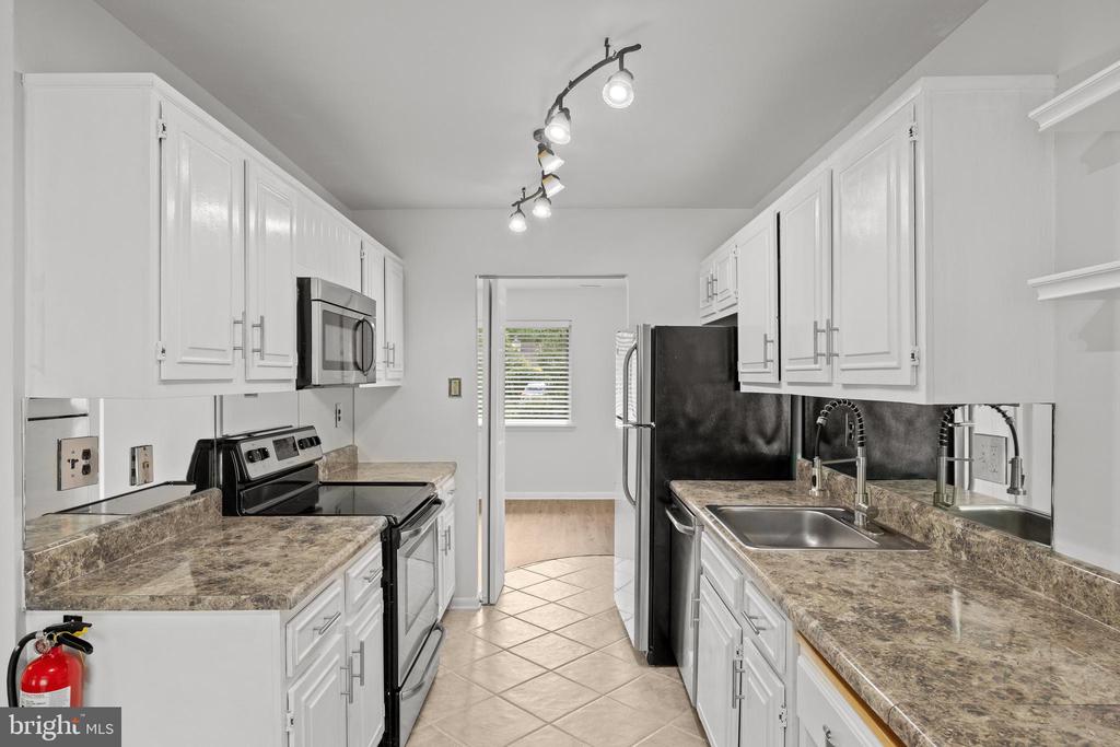 25 E Bluebell Ln