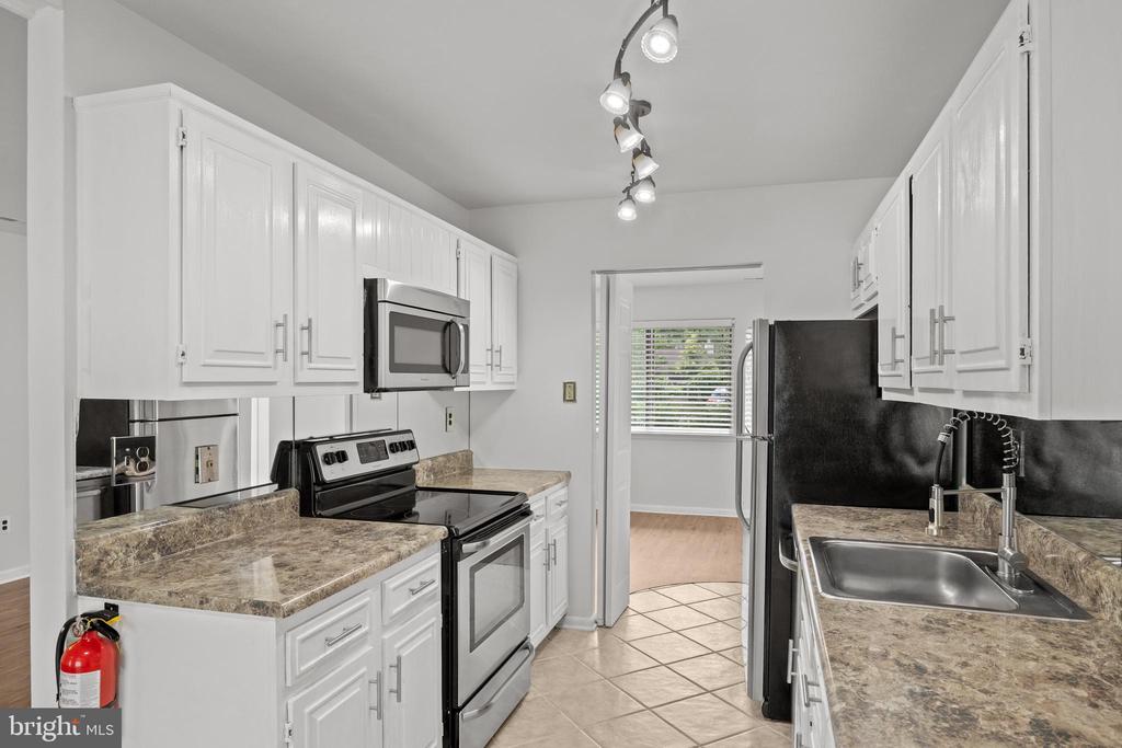 25 E Bluebell Ln
