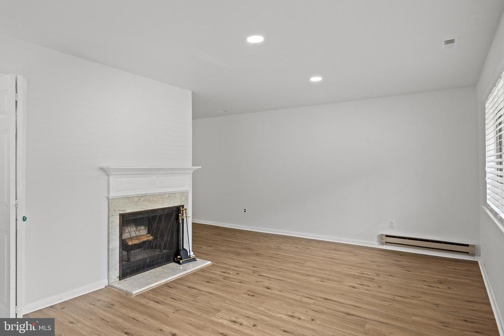 25 E Bluebell Ln