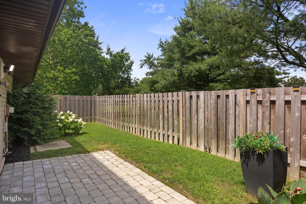 25 E Bluebell Ln