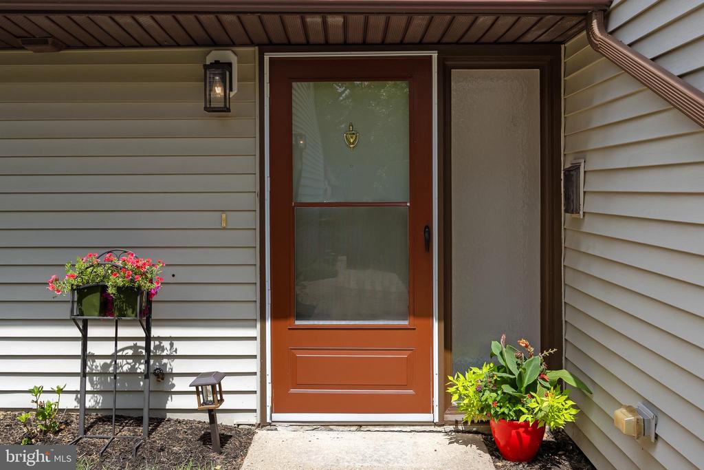 25 E Bluebell Ln