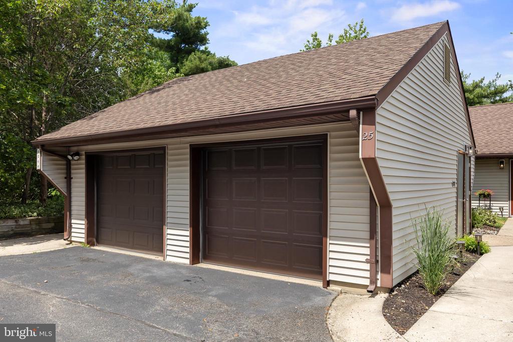 25 E Bluebell Ln