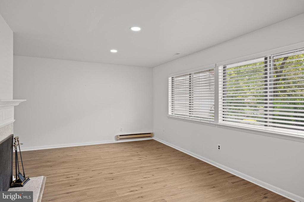 25 E Bluebell Ln