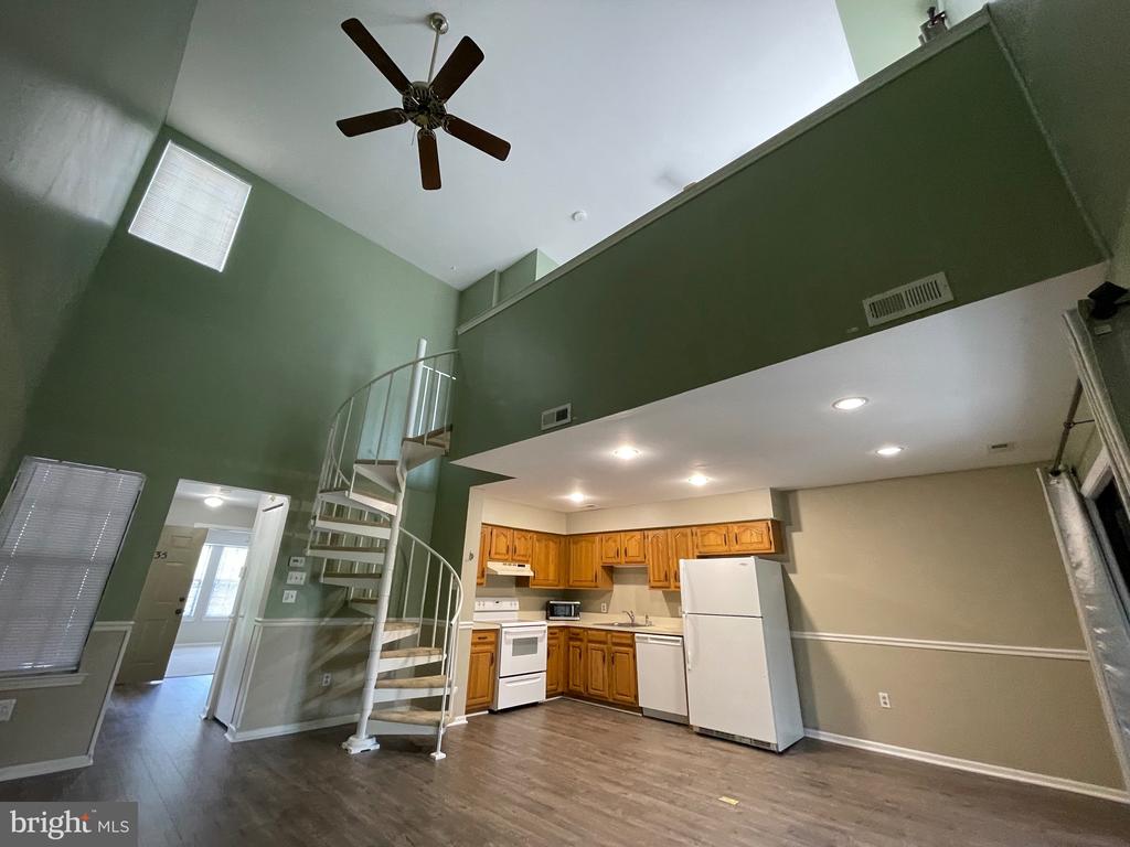 35 SUMMIT COURT