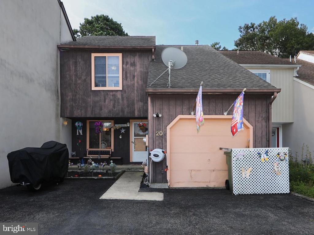 20 QUEEN ANNE COURT