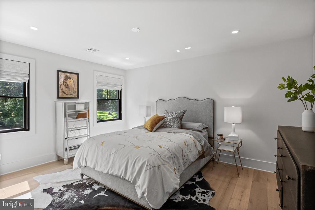21 E CENTENNIAL DRIVE