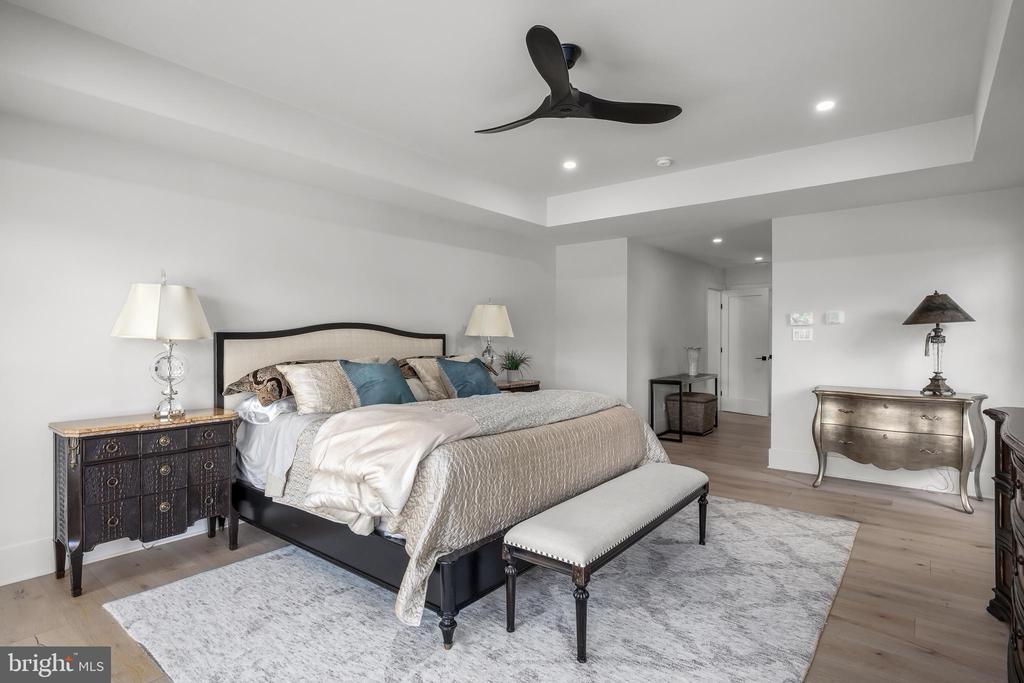 21 E CENTENNIAL DRIVE