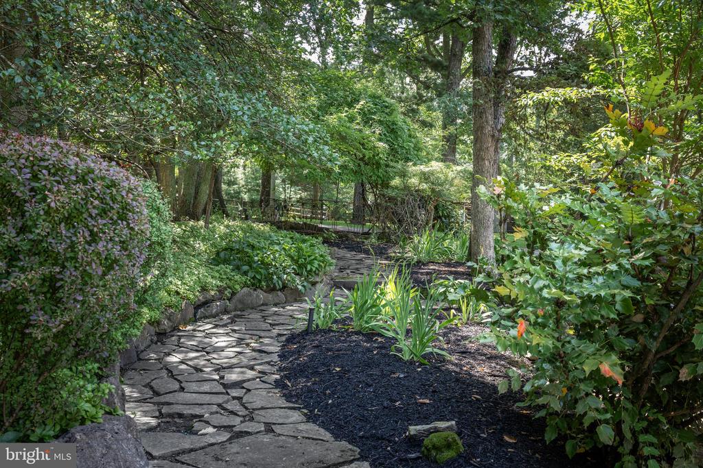 21 E CENTENNIAL DRIVE