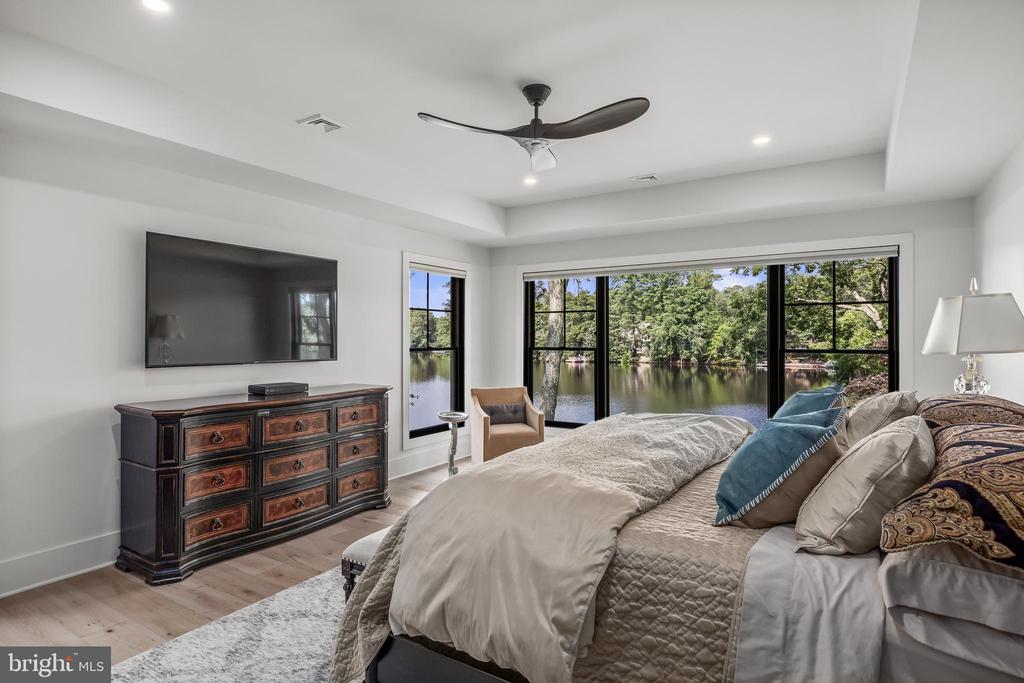 21 E CENTENNIAL DRIVE