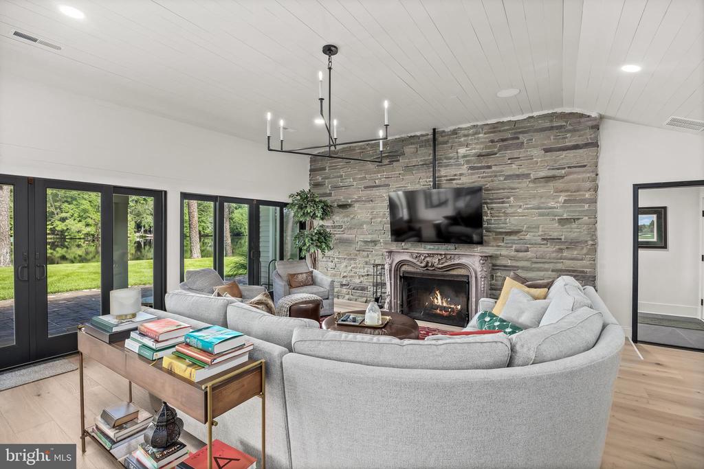 21 E CENTENNIAL DRIVE