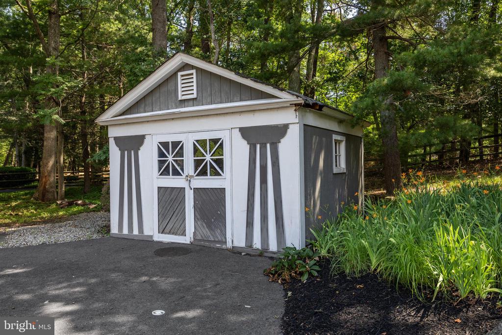 21 E CENTENNIAL DRIVE