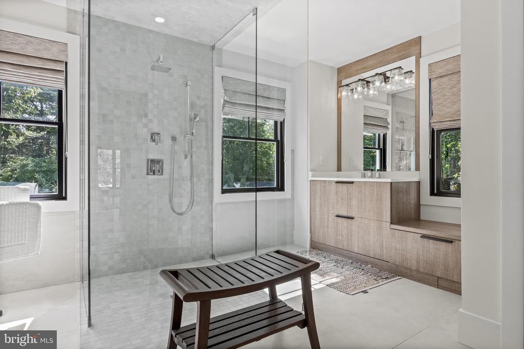 21 E CENTENNIAL DRIVE