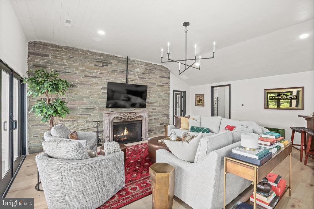 21 E CENTENNIAL DRIVE