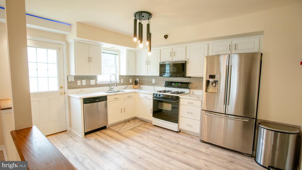 105 N COLES AVENUE