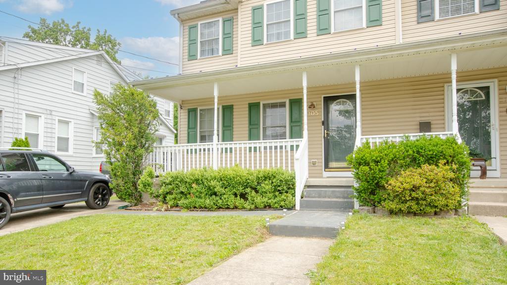 105 N COLES AVENUE