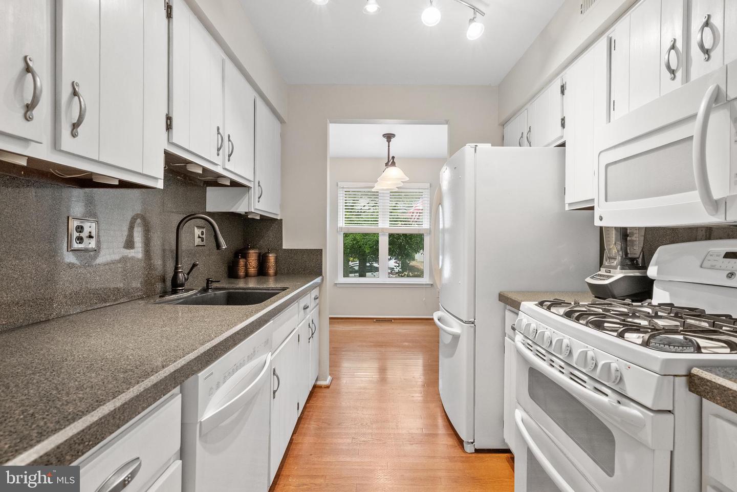 82 Farnwood Rd