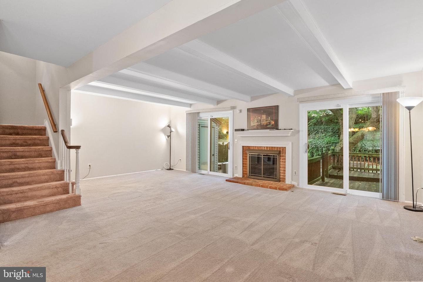 82 Farnwood Rd