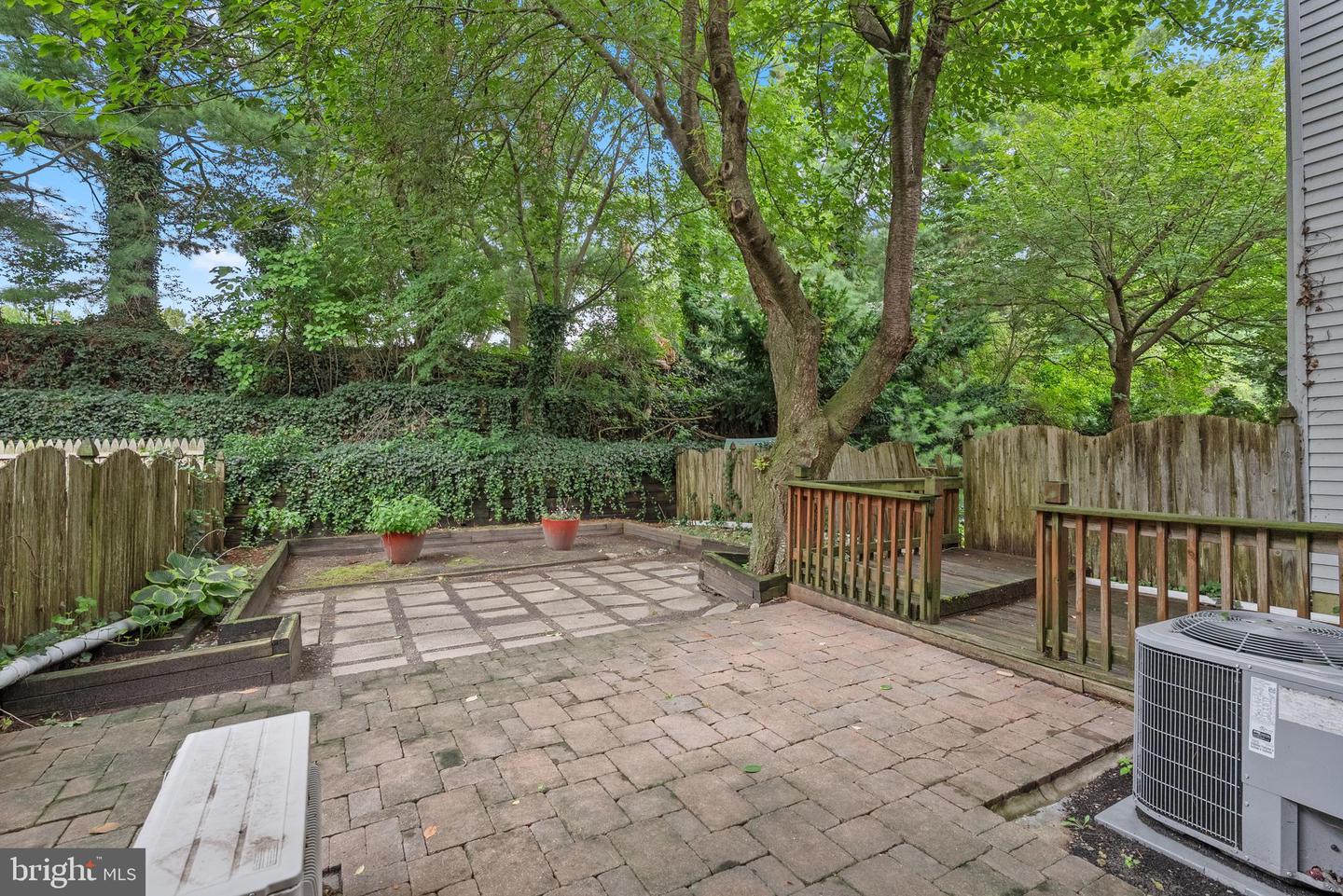 82 Farnwood Rd