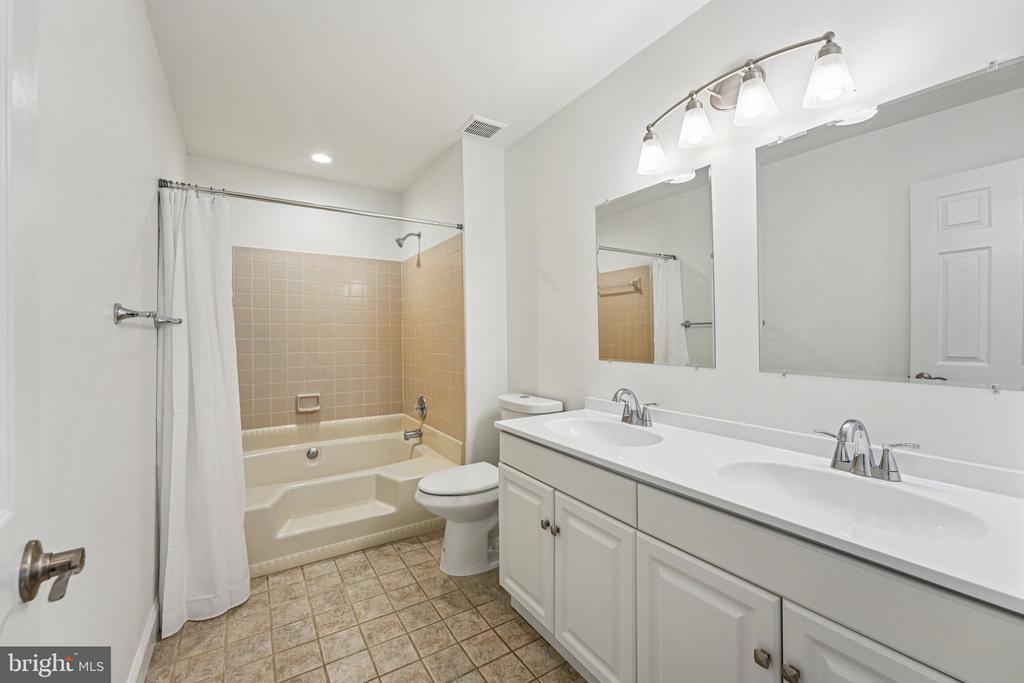 1003 Andover Ct