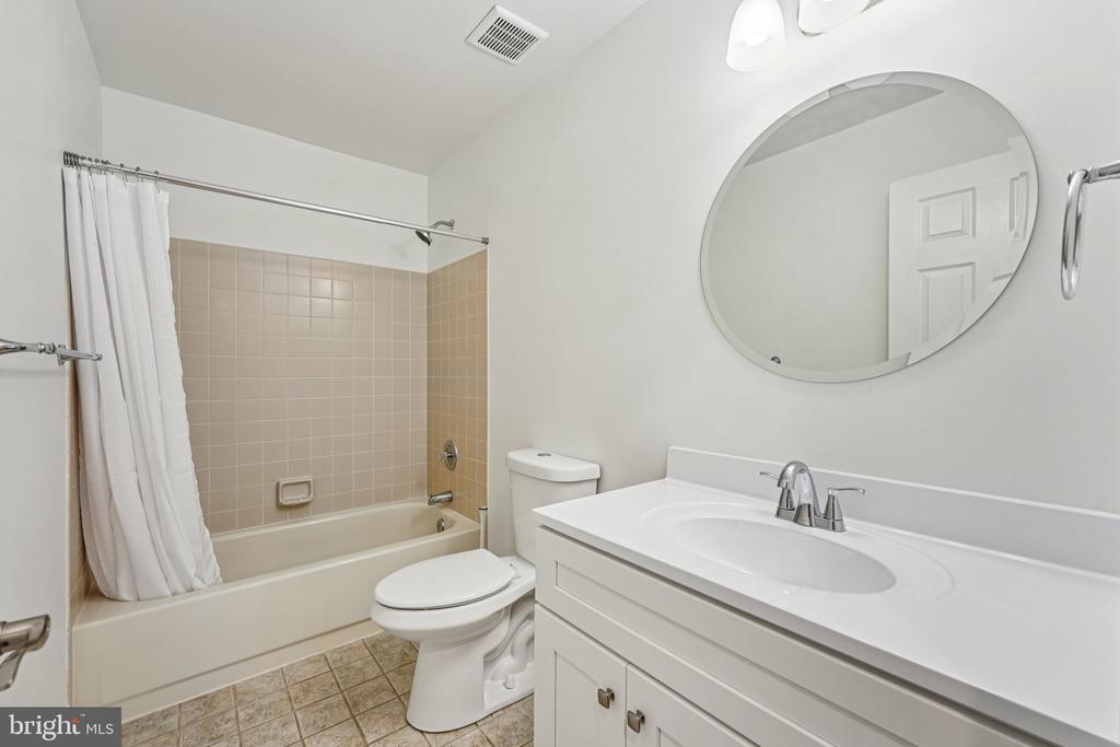 1003 Andover Ct