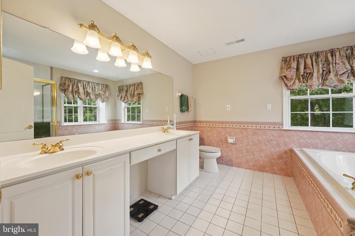 45 Wood View Dr