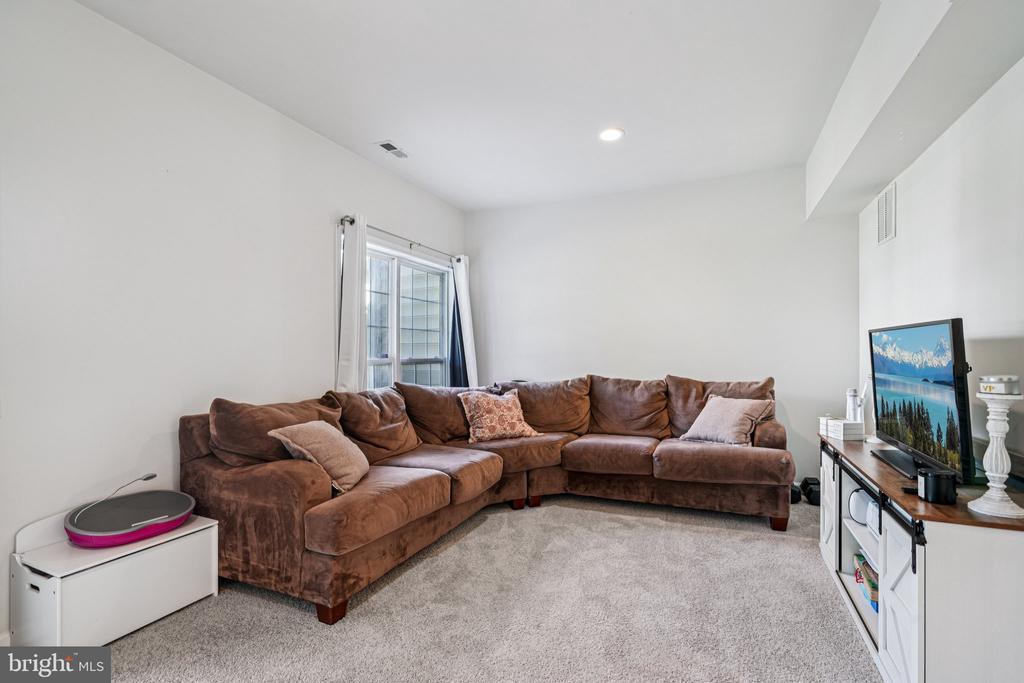 1 Winterberry Pl
