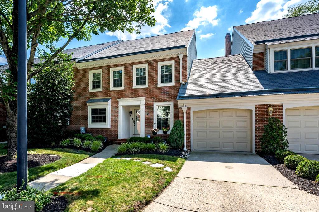 42 FOXWOOD DRIVE