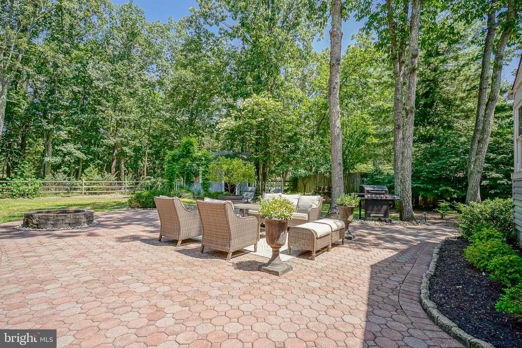 7 TALLOWOOD DRIVE