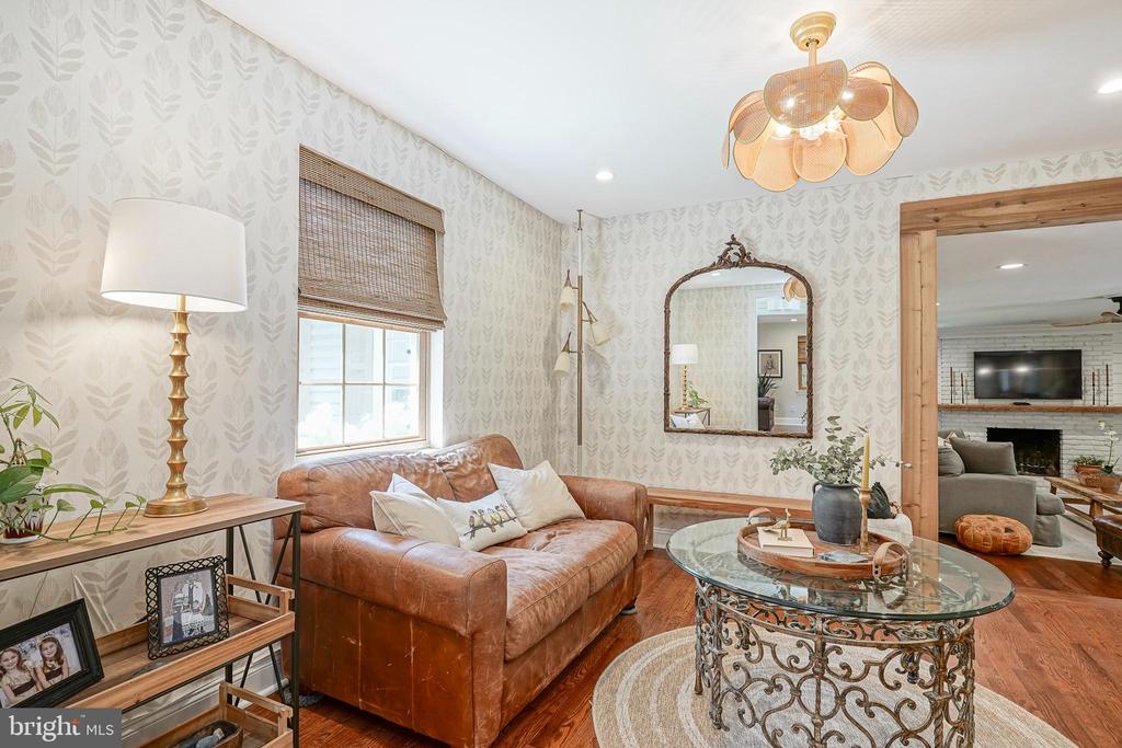 7 TALLOWOOD DRIVE