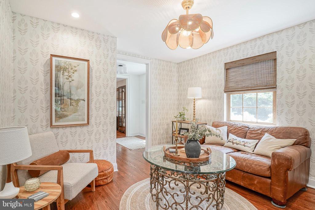 7 TALLOWOOD DRIVE