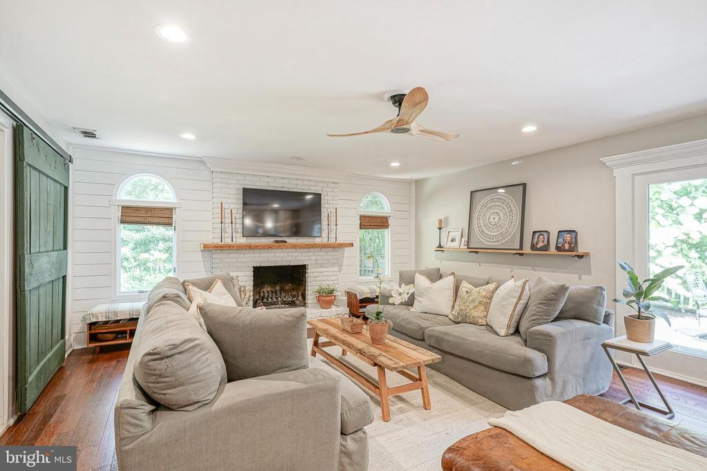 7 TALLOWOOD DRIVE