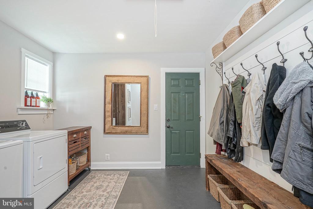 7 TALLOWOOD DRIVE