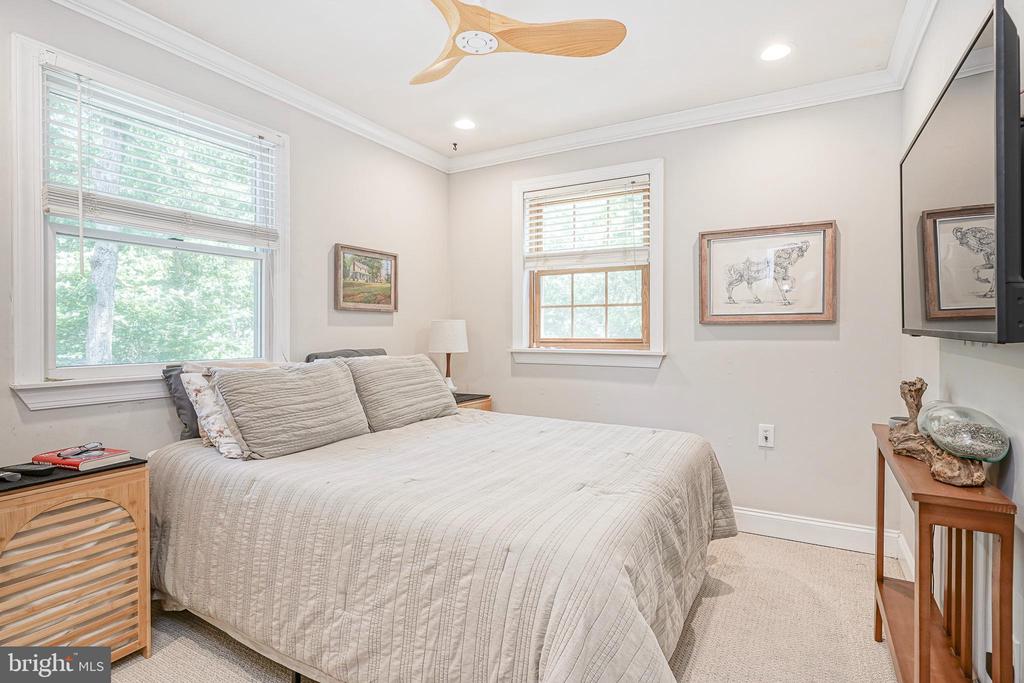 7 TALLOWOOD DRIVE