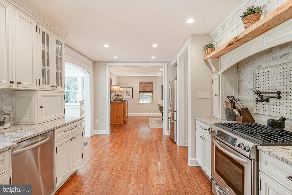 7 TALLOWOOD DRIVE