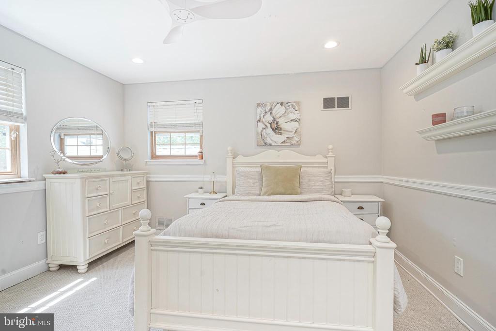 7 TALLOWOOD DRIVE