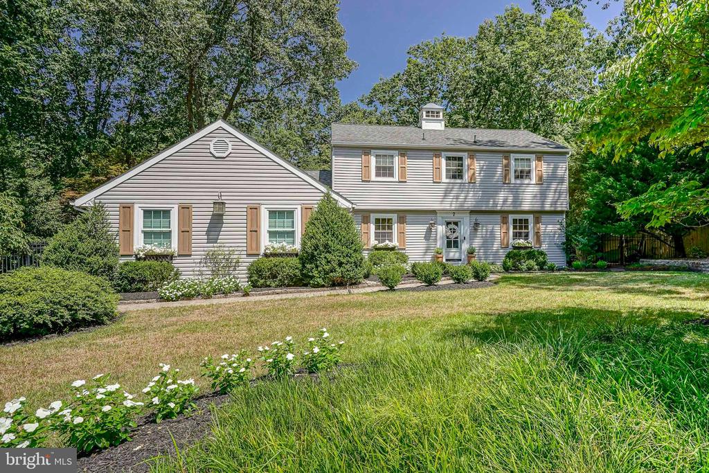 7 TALLOWOOD DRIVE