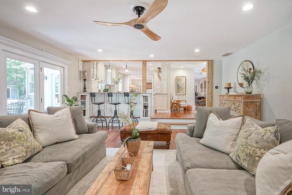 7 TALLOWOOD DRIVE